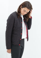이미지를 갤러리 뷰어에 로드 , Camelia Reversible Jacket in Black/Red