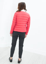이미지를 갤러리 뷰어에 로드 , Camelia Reversible Jacket in Black/Red