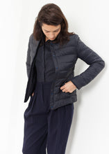 이미지를 갤러리 뷰어에 로드 , Camelia Reversible Jacket in Navy/Blue