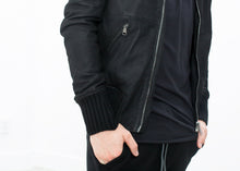 Charger l&#39;image dans la galerie, Broken Leather Bomber in Black
