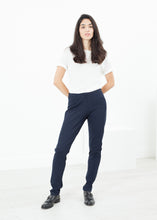 Charger l&#39;image dans la galerie, Easy Slim Pant in Navy
