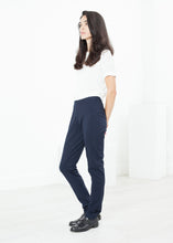 Charger l&#39;image dans la galerie, Easy Slim Pant in Navy
