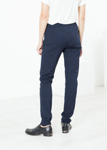 Charger l&#39;image dans la galerie, Easy Slim Pant in Navy
