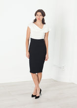 Charger l&#39;image dans la galerie, Asymmetric Dress in Cream/Black
