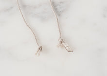 Charger l&#39;image dans la galerie, Bracelet 85 in Grey Silk/Silver

