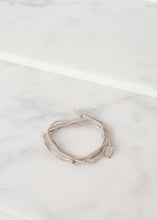 Charger l&#39;image dans la galerie, Bracelet 85 in Grey Silk/Silver
