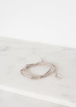 Charger l&#39;image dans la galerie, Bracelet 85 in Grey Silk/Silver
