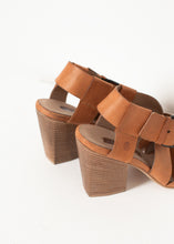 이미지를 갤러리 뷰어에 로드 , Buckle Strap Heel in Brown
