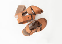 이미지를 갤러리 뷰어에 로드 , Buckle Strap Heel in Brown
