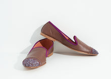 Charger l&#39;image dans la galerie, Bizi Cap Toe Loafer in Rose/Aubergine
